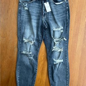 NWT Judy Blue distressed boyfriend dark wash